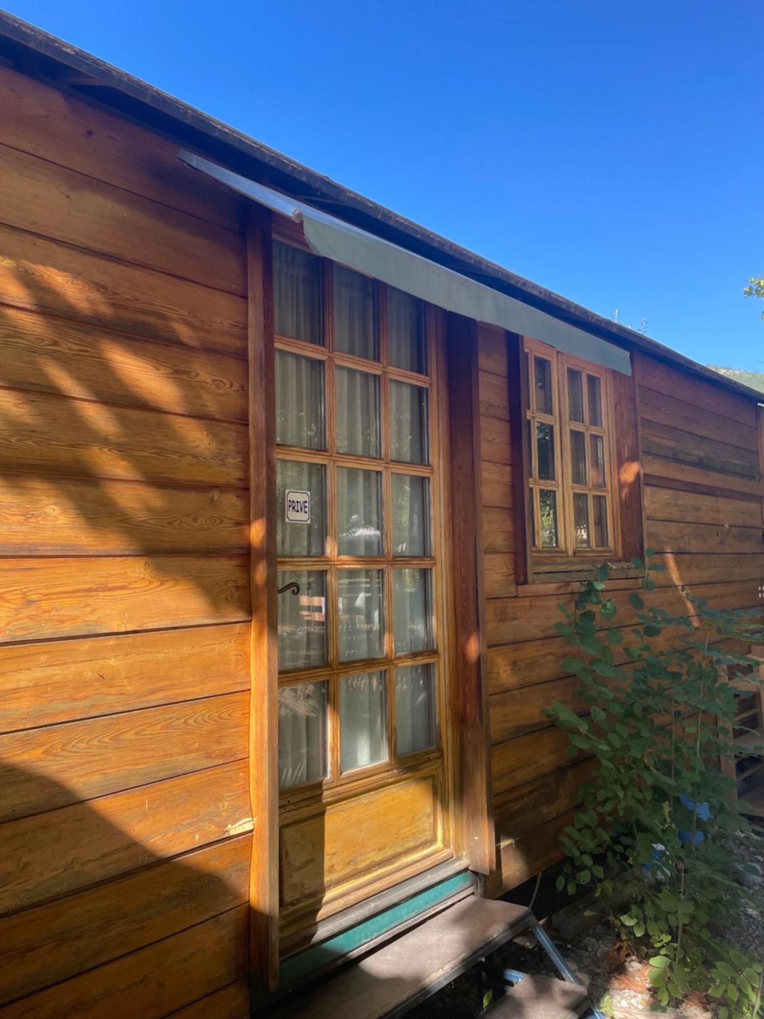 Hotel La Roulotte Chez Camille Veynes Exterior foto